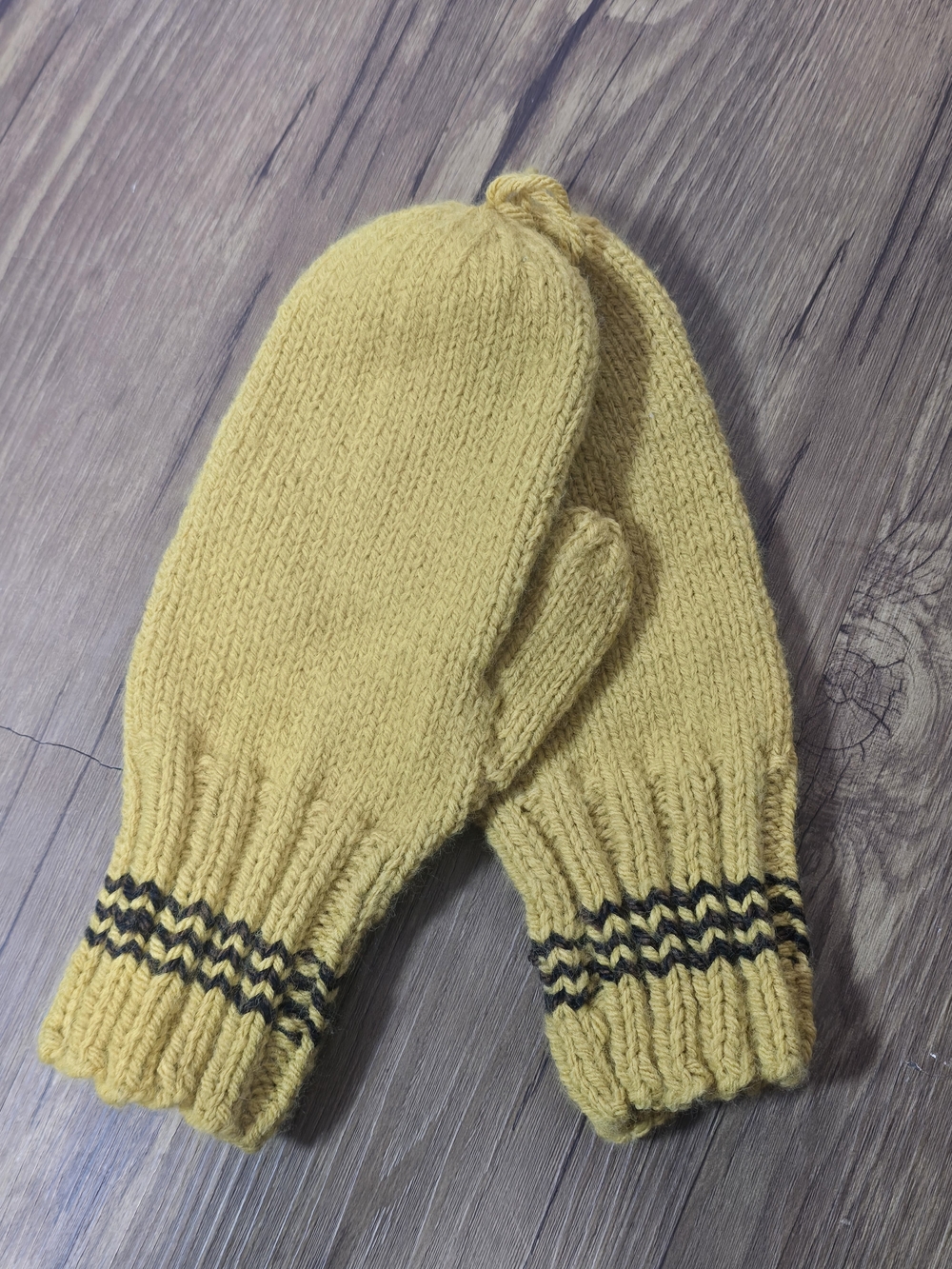 Handmade Mustard Yellow Knit Mittens with Brown Stripe Accent NWOT Hufflepuff